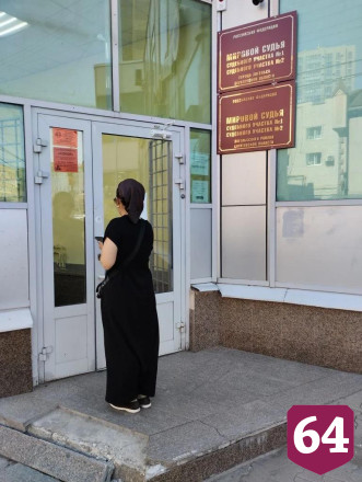 В Энгельсе незаконных торговцев отправили работать на кладбище 